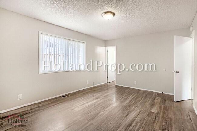 Building Photo - Charming 3-Bedroom Duplex with Fenced Yard, Fireplace & Garage Near Hwy 26!