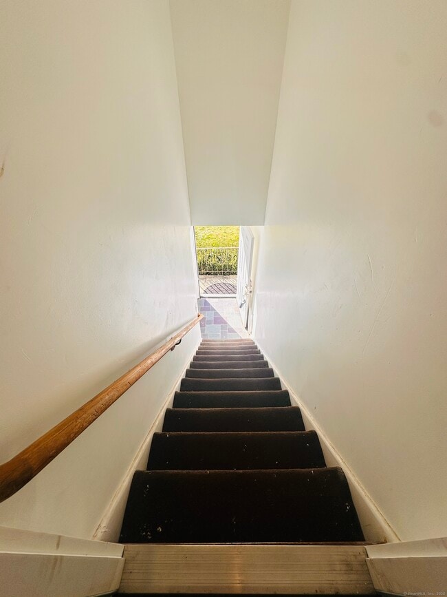 Building Photo - 266 Linwood St