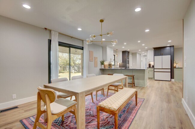 Building Photo - Gorgeous, updated home, turn-key and ready...
