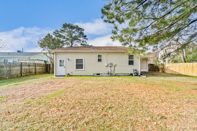 Building Photo - 328 Crisfield Rd