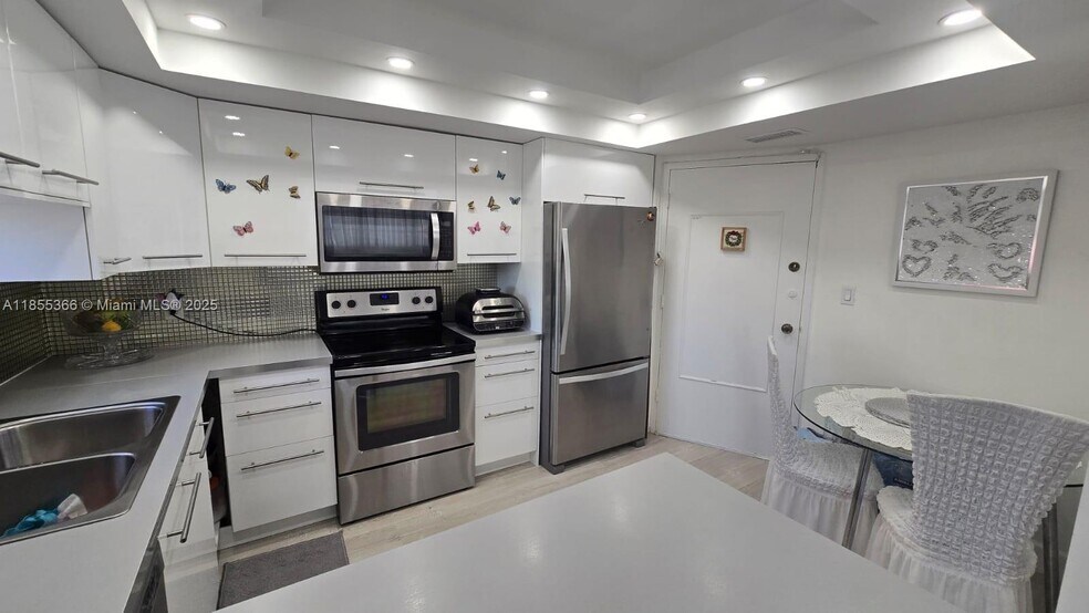 Primary Photo - 1351 NE Miami Gardens Dr