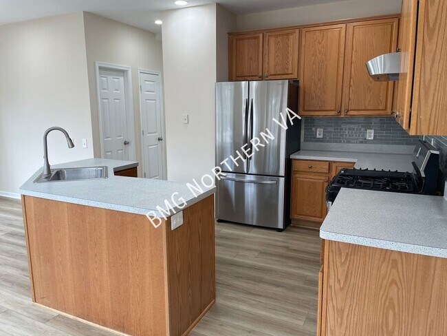 Building Photo - 22525 Maison Carree Square