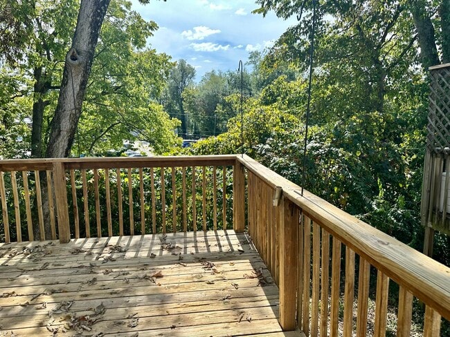 Building Photo - 114 W Green St