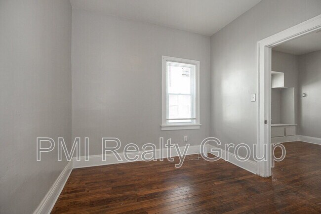 Building Photo - 3600 E 153rd St