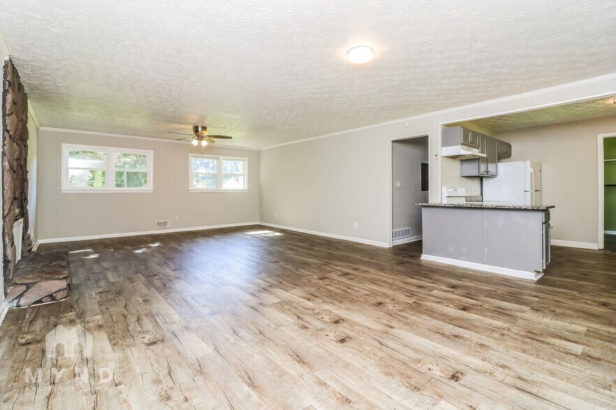 Building Photo - 3179 Robin Hood Ln