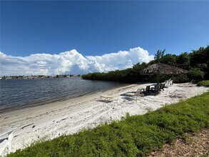 Building Photo - 900 Scotia Dr