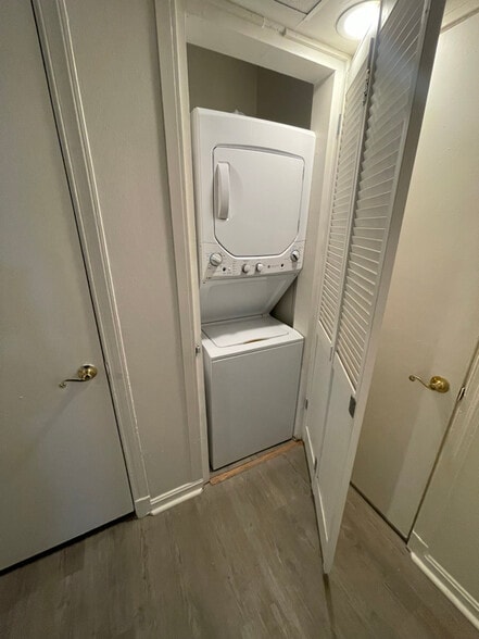 Building Photo - 2008 Fort Davis St SE