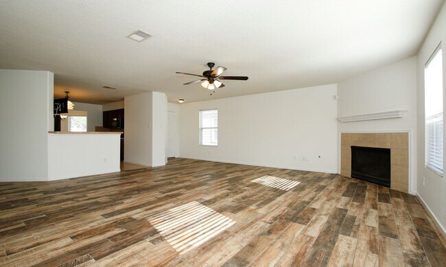 Building Photo - For Lease | 4 Bed, 2.5 Bath |2,314 Sq Ft |...