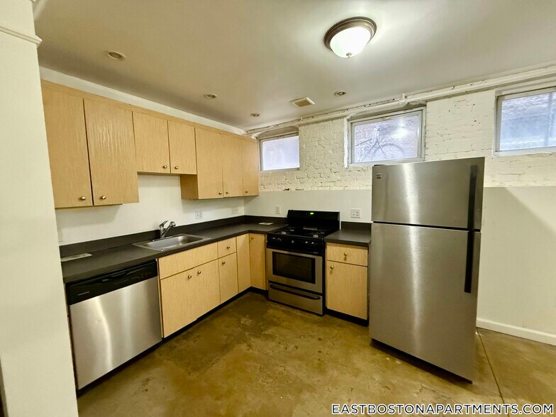 Building Photo - 72 Frankfort St