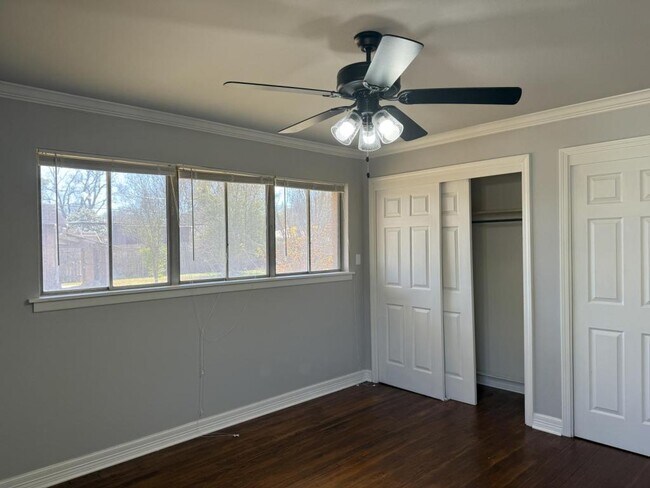 Building Photo - 2506 Waverly Dr