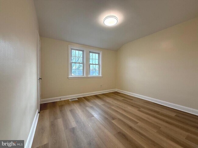 Building Photo - 804 Radnor Ave