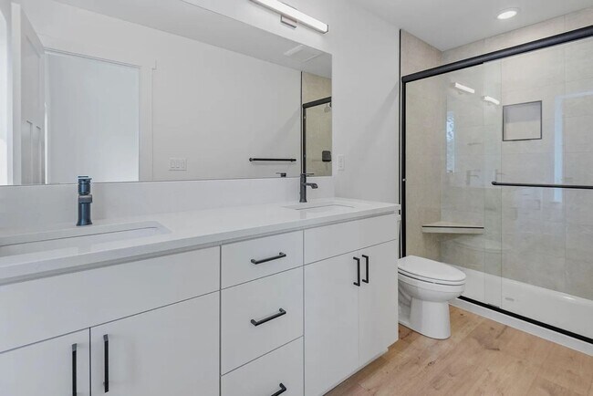 Building Photo - New Construction Townhome in SIsters