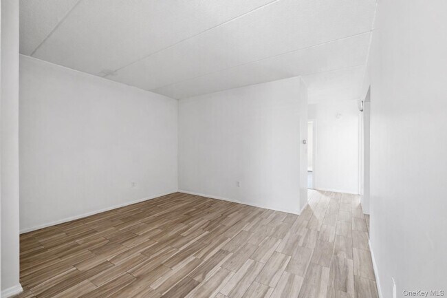 Building Photo - 426 E 159th St