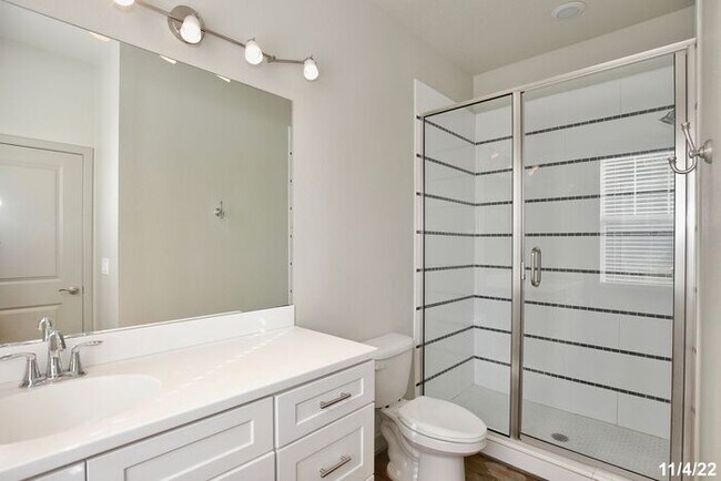 Building Photo - Beautiful 4/4.5 Home with 2 Car Garage in the Heart of Mills-Orlando!