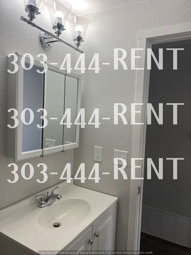 Building Photo - Welcome to this stunning 3-bedroom, 2-bath...
