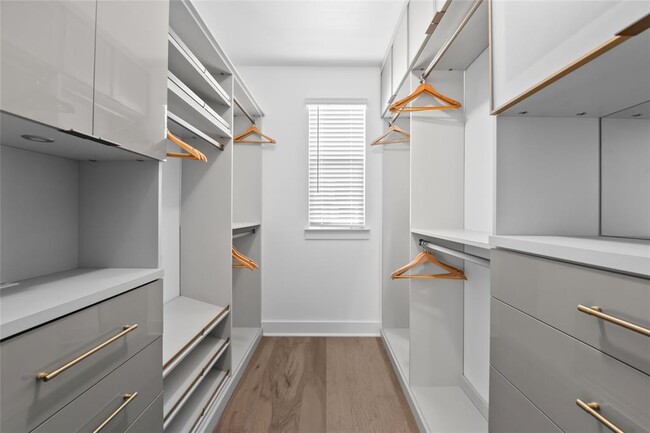 Building Photo - 4310 Authentic Dr