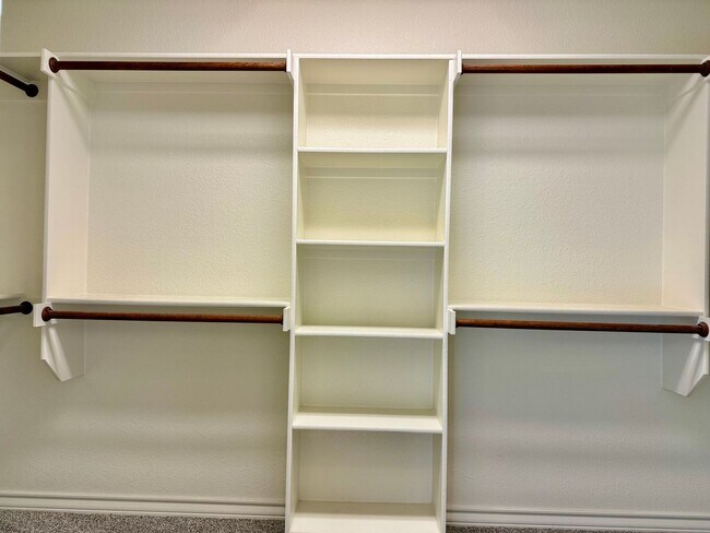 Building Photo - House For Rent