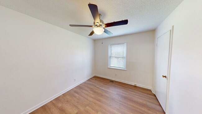 Building Photo - 3 Bedroom with 2 Living Rooms & finished b...