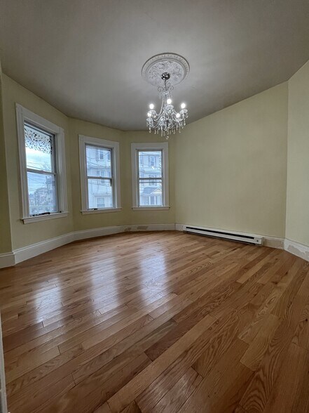 Building Photo - 45 Mozart St