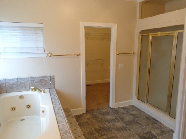 Building Photo - 639 Glenties Dr