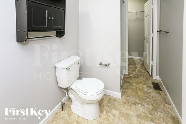 Building Photo - 334 N Odell St