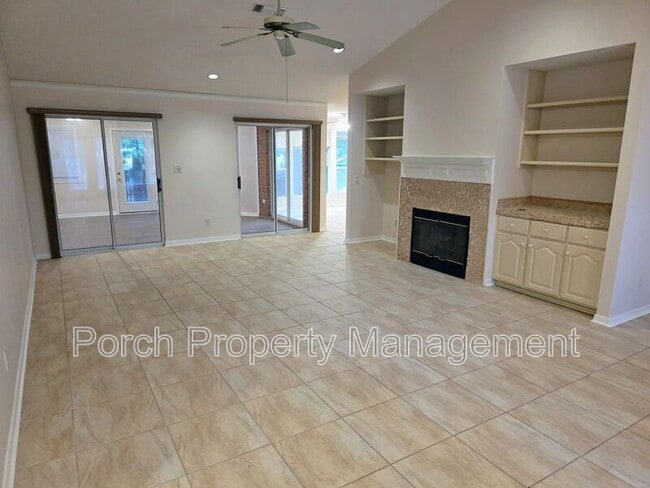 Building Photo - 303 Shoreline Dr