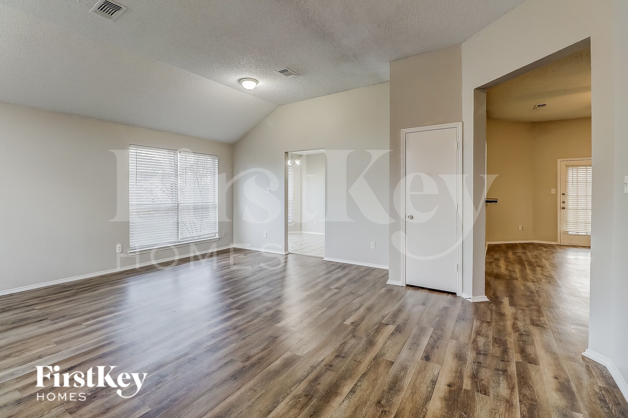 Building Photo - 912 Winterbury Ct