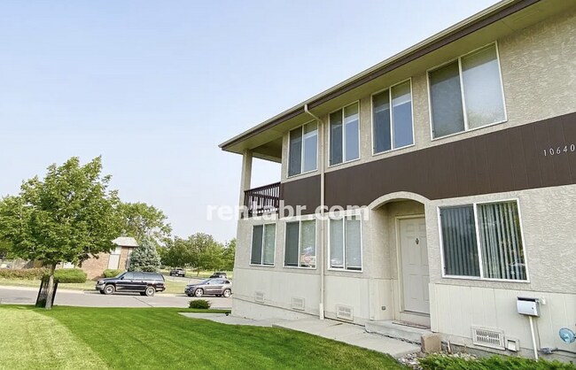 Updated Townhome w/ Oversized 2-car garag... - Updated Townhome w/ Oversized  2-car garag...