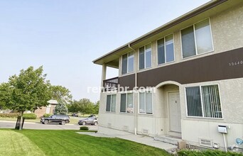 Building Photo - Spacious Townhome with Oversized 2-Car Gar...