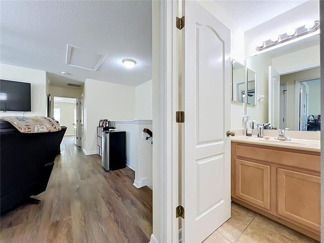 Building Photo - 2826 Oakville Pl