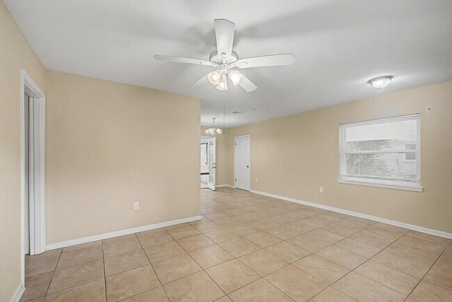 Building Photo - 560 N 72nd Ave