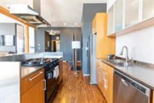 Building Photo - 3000 S Archer Ave