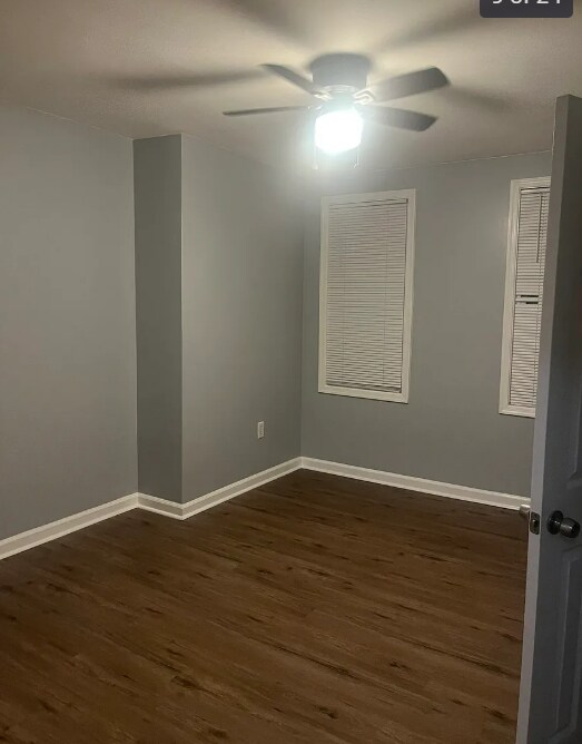 Building Photo - 2 Bedroom Plus Den 2.5 Bathrooms