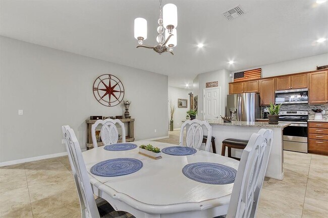 Building Photo - 5611 Barletta Dr