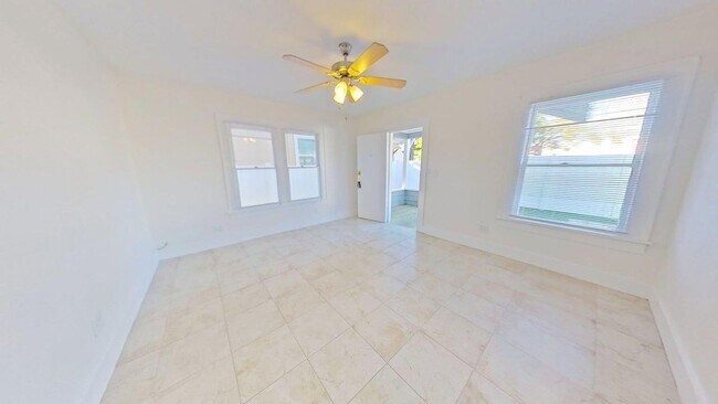 Building Photo - 1BR/1BA + Bonus Room Near Downtown St. Pete | 768 Sq Ft
