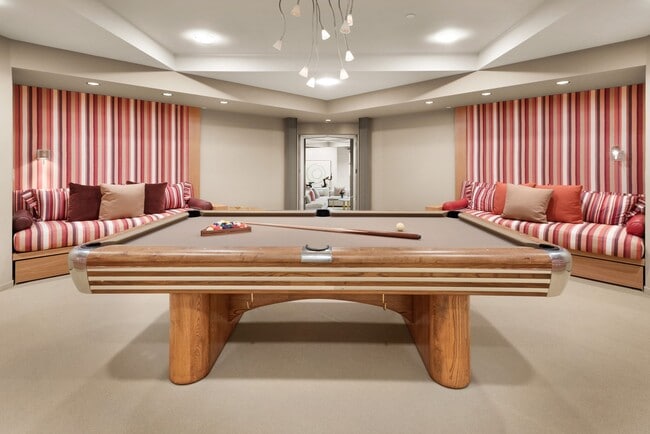 Building Photo - 821 Cluny Rd