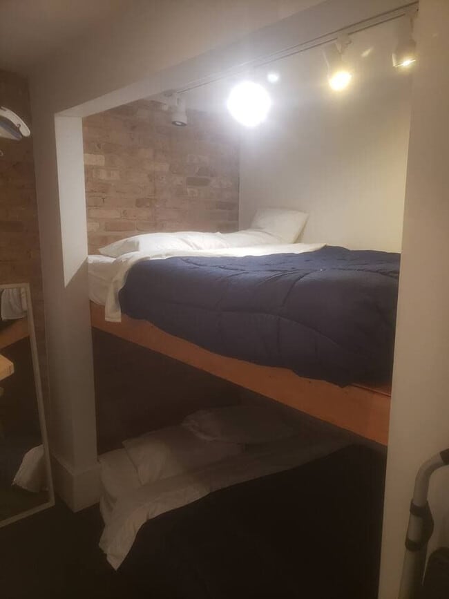 Building Photo - 1541 N Milwaukee Ave