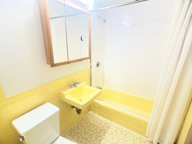 Building Photo - 123 Sewall Ave