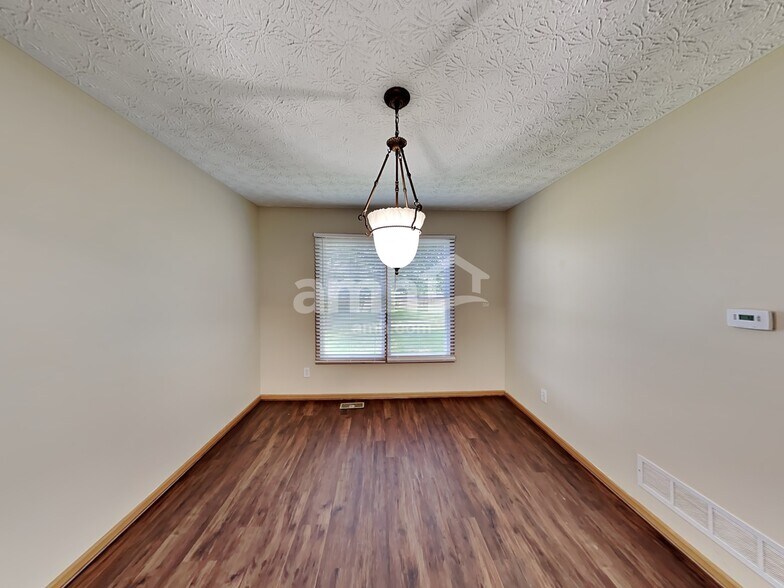 Building Photo - 2649 Cross Creek Ave