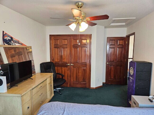 Building Photo - 5 Bedroom/ 4 Bath Two-Story in Governors Place