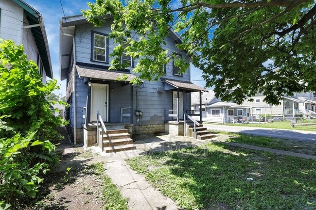 Building Photo - 498 N Champion Ave
