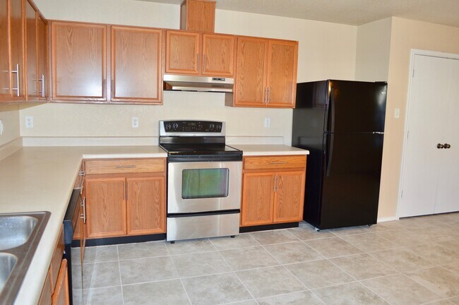 Building Photo - Newly remodeled 3 bed 2 bath