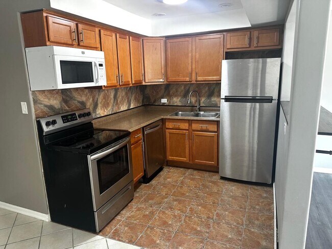 Building Photo - 10622 Parkside Ave
