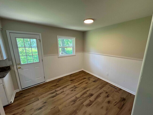 Building Photo - 922 W Pearl St