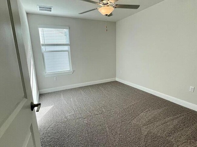 Building Photo - 15702 Ellinger Dr