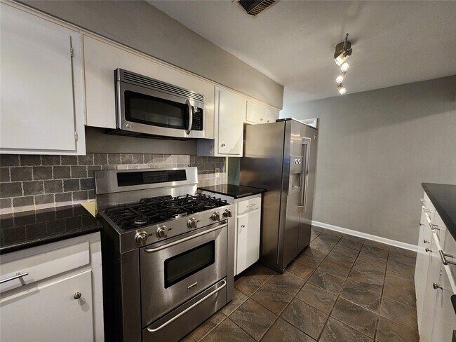 Building Photo - 6418 Woodbrook Ln