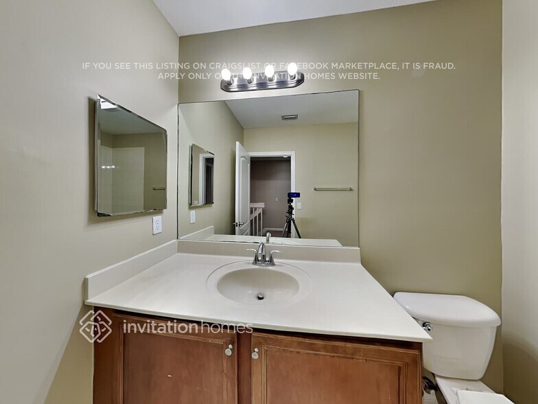 Building Photo - 2842 SW 81st Ave