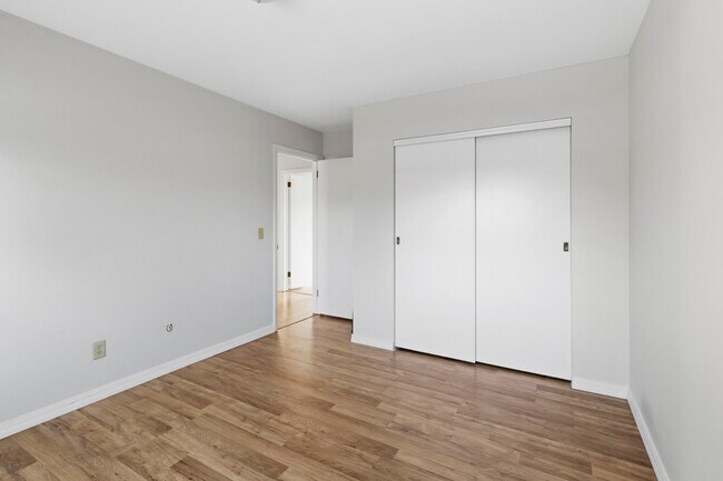 Building Photo - 1903 Sumac Dr