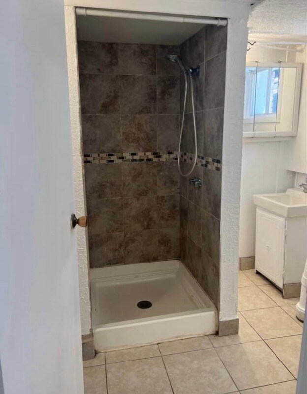 Building Photo - 1570 Newton St