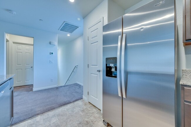 Building Photo - SE!!  Gated!! Community Pool!! Clubhouse!! Fitness Center!! Up Graded Appliances!!! 2 Car Garage!!